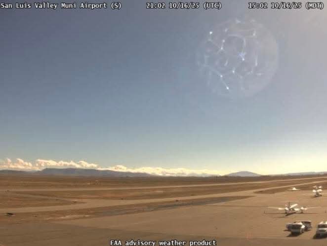 Don't look here 👀 They say it's a lens flare - on 3 different FAA cameras in Colorado - of the same gigantic object....