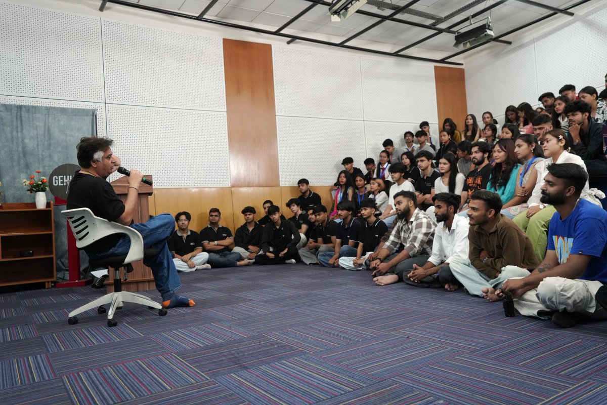 gehudehradun's tweet image. An unforgettable day for our budding media enthusiasts as Department of MMC conducted an engaging masterclass with acclaimed actor and lyricist 𝐌𝐫. 𝐌𝐚𝐧𝐮 𝐑𝐢𝐬𝐡𝐢 𝐂𝐡𝐚𝐝𝐡𝐚.

#GraphicEraHillUniversity #MassCommunication #MediaStudies #ManuRishiChadha