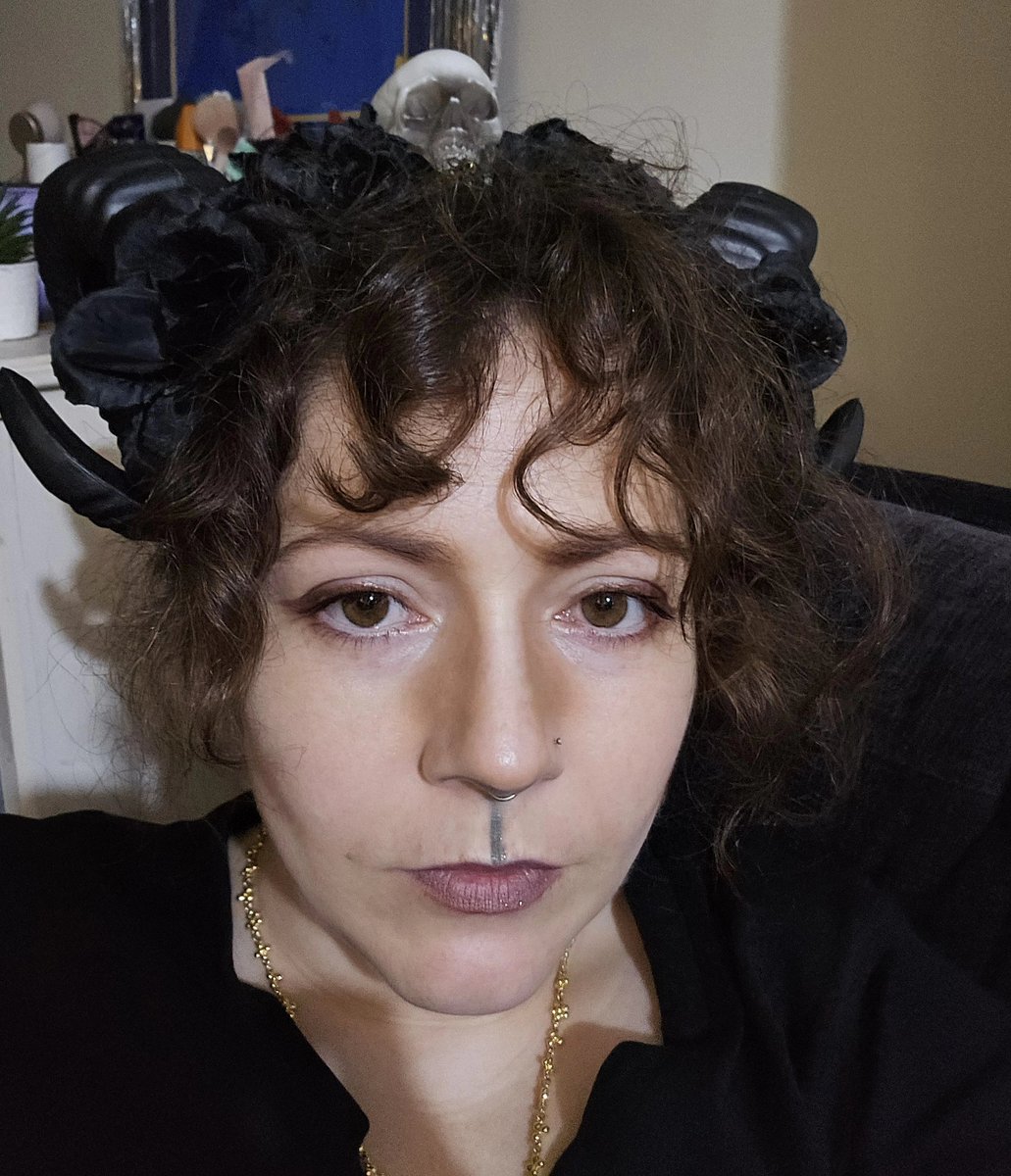 LadyBowsafeen's tweet photo. Halloween mischief begins. https://t.co/j7hDY512oL