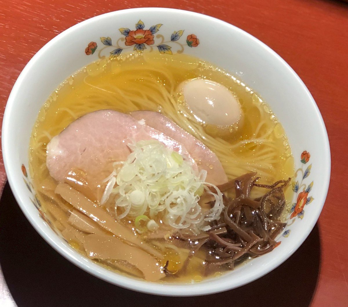 ② 
残り7日となりましたので 
感謝を込めて 
最終日まで毎日
 「まかない中華そば」
やります 

焼豚2枚 
味玉付き 
スープは鶏煮干で 
900円 

通常毎月19日の 
サービスメニューですが 
最後なので 

お好きな方はどうぞ