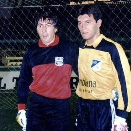 Sergio Goycochea 🇦🇷🧤 llegó a Millonarios 🇨🇴 en 1989. Una tarde intuyó que podía ser convocado al Mundial. "Fue el club que me dio la oportunidad en un momento difícil de mi vida y el escalón que después me permitió ir a Italia 90". El resto es historia. Hoy cumple 62 años.