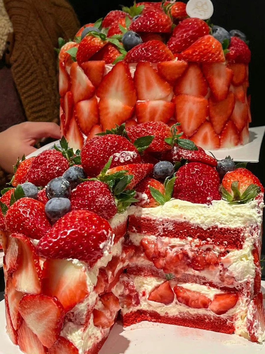 strawberry cake 🍓