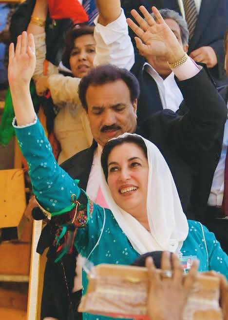 چاند چہرہ ستار آنکھیں۔۔۔
وہ شمع جو بجھا دی گئی کیونکہ کچھ چہرے اس شمع کے بجھنے سے ہی چمک ہو سکتے تھے۔۔۔💔

 #SalaamShuhadaEKarsaz