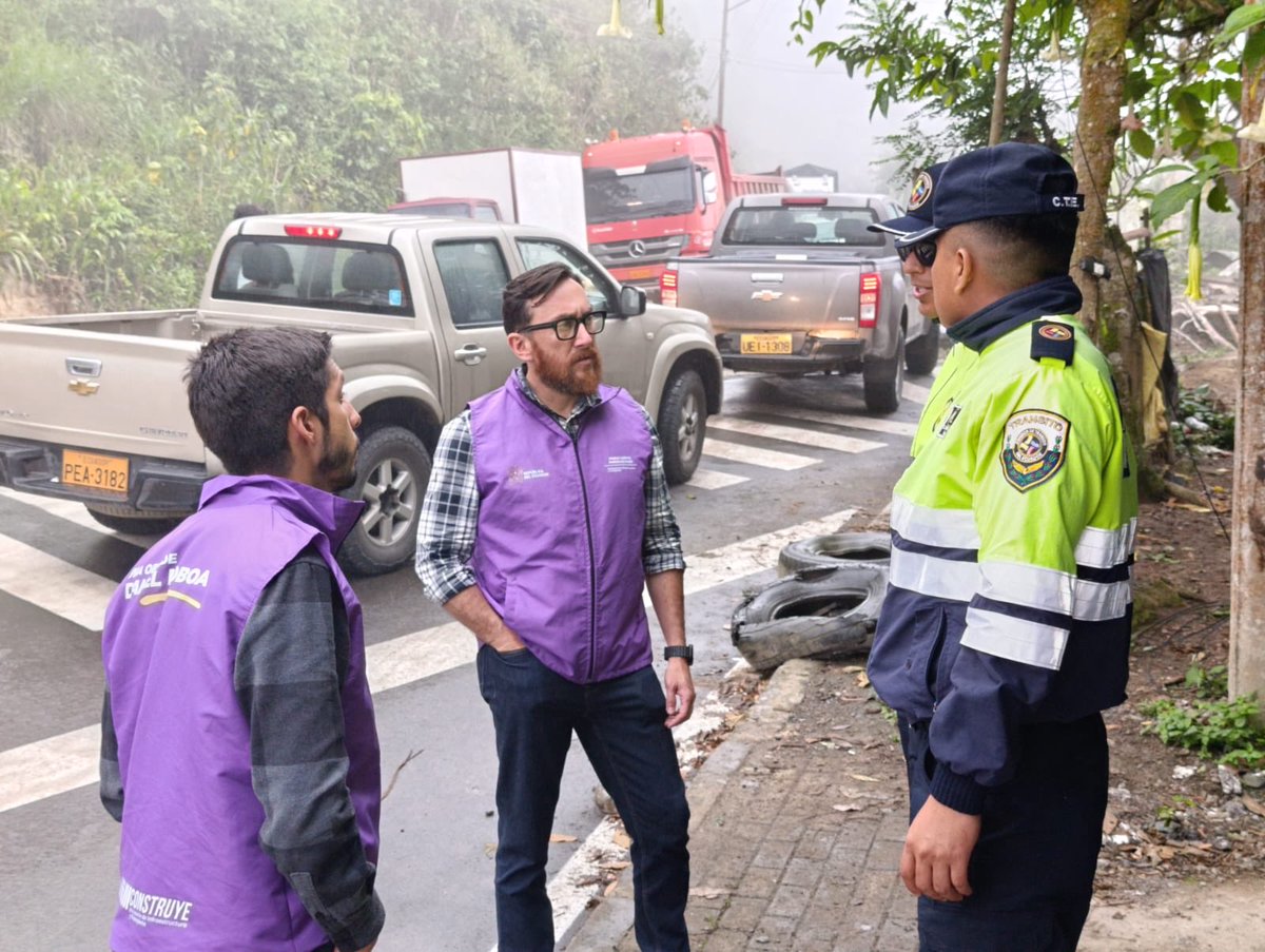 #Azuay | Llegaron las últimas piezas del puente Bailey de 30 metros que se instalará sobre el río Mollopongo en la vía Cuenca-Girón-Pasaje para rehabilitar la circulación vehicular. 

El subsecretario zonal <a href="/paolocarpioa/">Paolo Jose Carpio</a> y el director distrital Diego Jaramillo coordinaron con