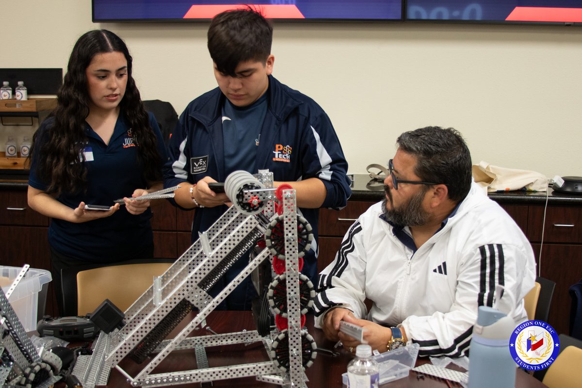 RegionOneESC's tweet image. High school #VEXRobotics teams are getting ready for the season ahead!

Thanks for joining us:
🔵 @PSJAISD Southwest ECHS
🔵 PSJA Thomas Jefferson T-STEM ECHS 
🔵 PSJA Collegiate
🔵 @jubileeacademic Brownsville
🔵 @IDEAschools Elsa