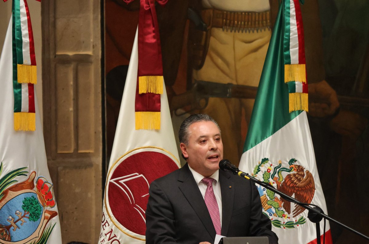 CCE DURANGO (@ccedgomx) on Twitter photo En el #CCE reconocemos y felicitamos al nuevo Consejo Directivo del Colegio de <a href="/NotariosDurango/">Notarios Durango</a>, encabezado por el Notario <a href="/ParralPerez/">Juan G. Parral Pérez</a>. 📃
Sin duda, la colaboración entre distintos sectores fortalece la certeza jurídica, la confianza y el desarrollo económico del estado. En el #CCE reconocemos y felicitamos al nuevo Consejo Directivo del Colegio de <a href="/NotariosDurango/">Notarios Durango</a>, encabezado por el Notario <a href="/ParralPerez/">Juan G. Parral Pérez</a>. 📃
Sin duda, la colaboración entre distintos sectores fortalece la certeza jurídica, la confianza y el desarrollo económico del estado.