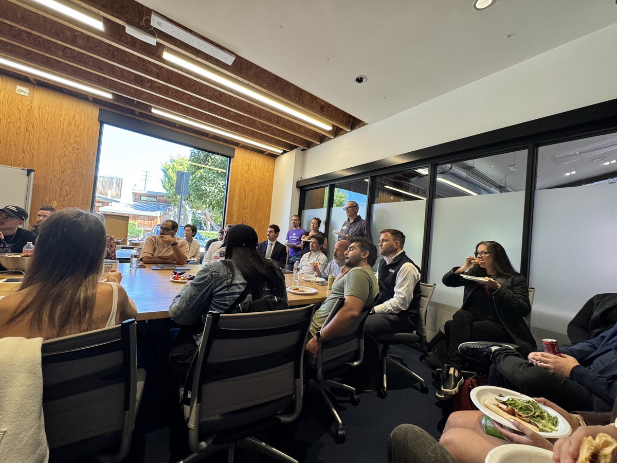 yashara's tweet image. #TechWeek continues at #LATechWeek with the unmistakable @EspreeDevora and Salar at Kirin’s event. 

Just wow! What’s next?