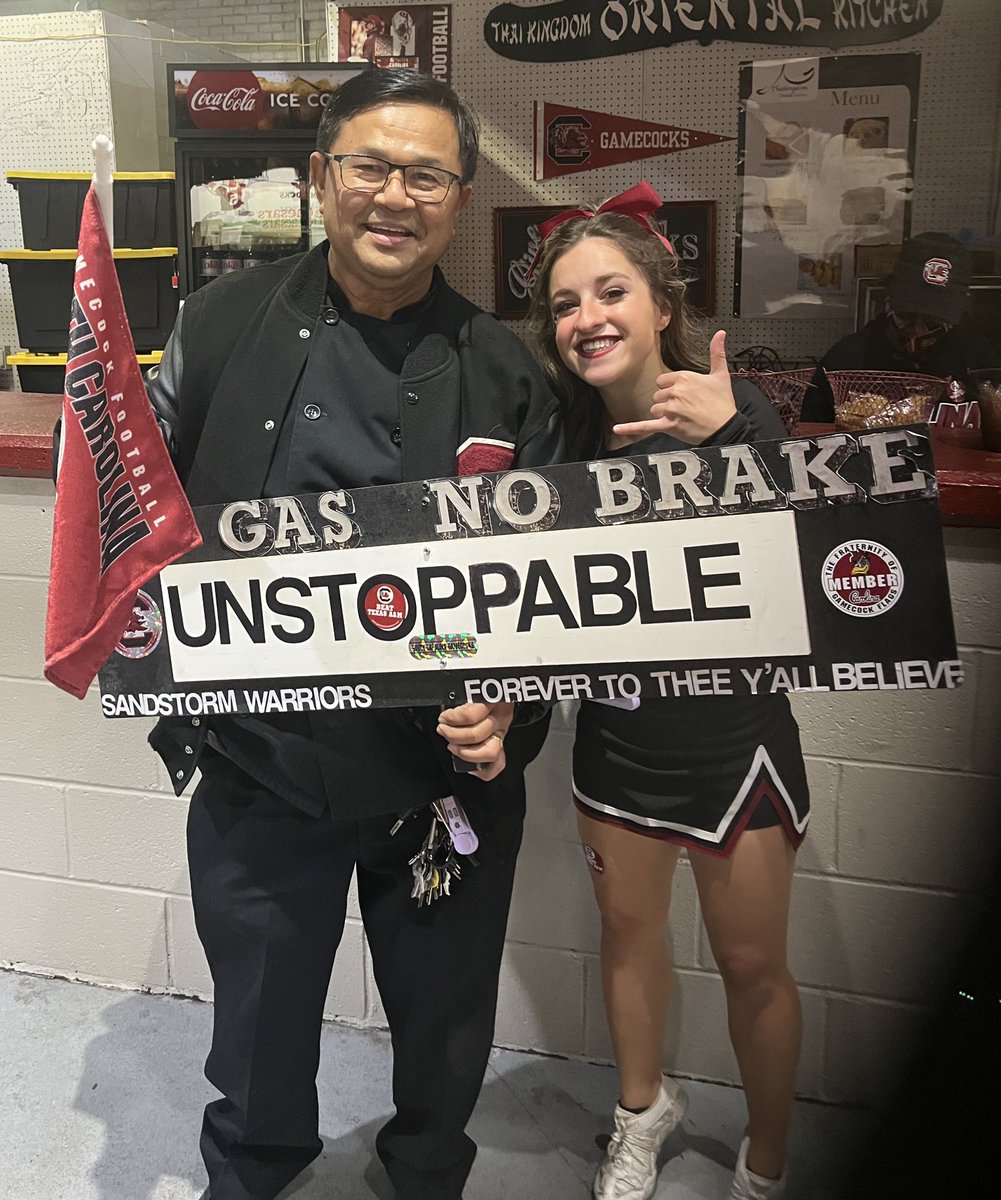 BenBowers33's tweet image. Found an old picture on my phone of two great Gamecocks! @gabbycomeau and @TKOriental! Go Cocks! 🐔🏈

@GamecockCheer @GamecockFB @GamecocksOnline