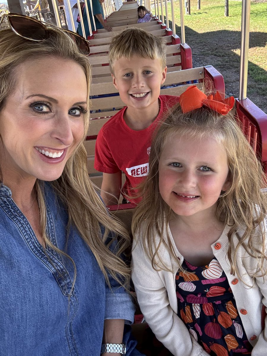 BeautyBabesBall's tweet image. Busy/fun day at McCall’s Pumpkin Patch! Field trip day with Mama!👧🏼👦🏼🥰🍁🍂🧡🤎
#fridayfun #pumpkinpatch #newmexico #fallfun #october #fall #lovethem
