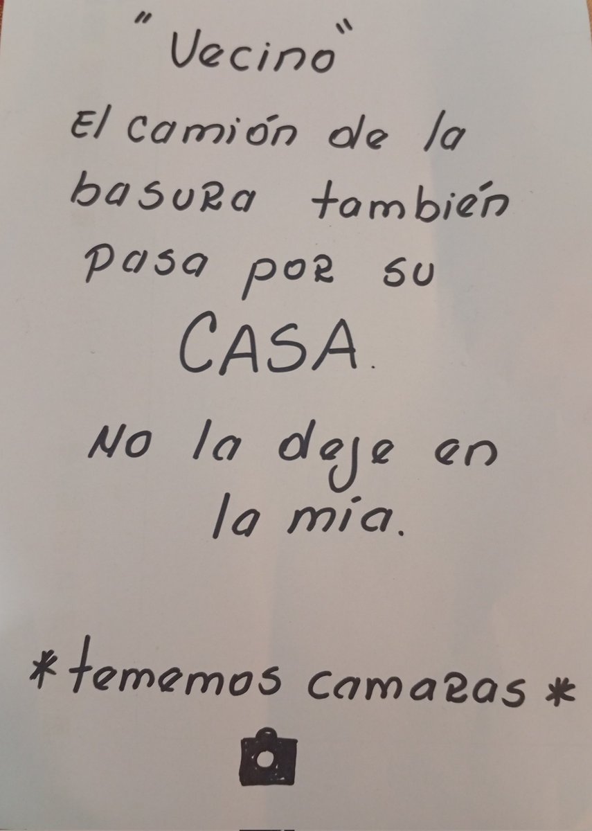 No pelee por tonteras con sus vecinos,esta señora ridícula dejo este papel en nuestra casa,le informo vecina que usted pone conos,usa toda la cuadra como estacionamiento ,además la casa que construyó arriba se pasó de los metros ,vieja jodida ,vive tranquila y deja vivir