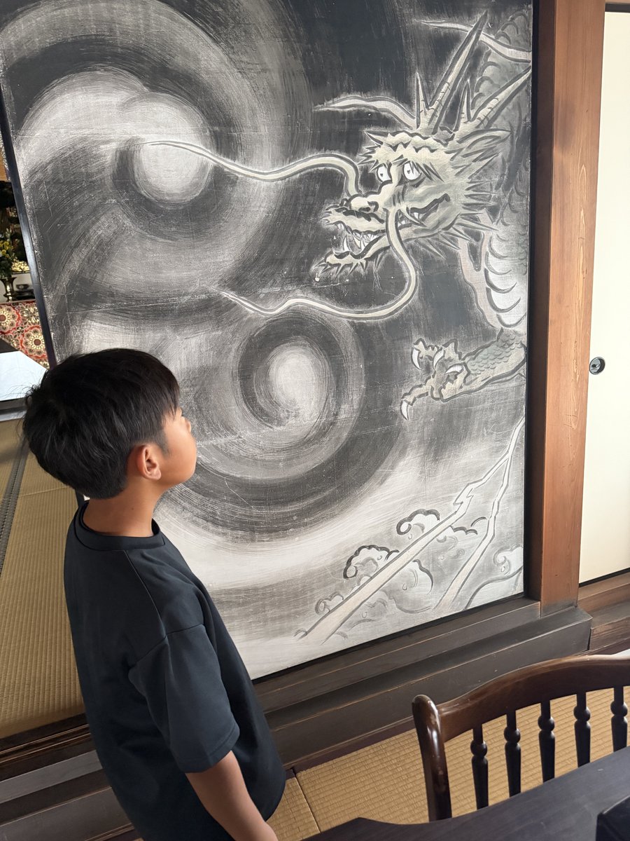 おはようございます🌞

朝からしんばとお寺のお手伝いです♪