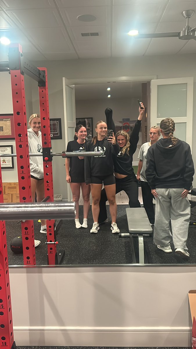 rozmikulak's tweet photo. Hanging out with my teammates!! #techwell https://t.co/u0haXwa5bE
