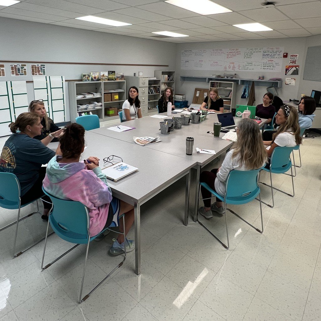 FZSchools's tweet image. @scccaps provides selected students hands-on experience exploring careers &amp;amp; developing interpersonal skills. We spotted them networking @StCRegChamber &amp;amp; conducting a faculty focus group @ZumEmge Building the workforce of tomorrow one connection at a time. #FZEquipToExcel