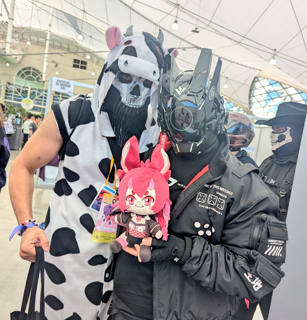 kaimeriss's tweet image. Biblically accurate chimaera 💗 @Robotic_Ozzy tried to kidnap me twice. @CircuitTheRobot helped...