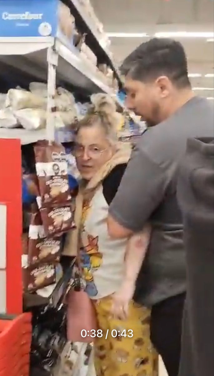 <a href="/PeriodismoMovi3/">Periodismo_Movil</a> Esta señora hija de puta está paga.
No quiere que la reconozcan.
Hagan su magia.