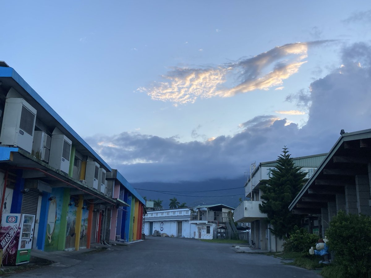 2017asianrib's tweet image. 本当に感動的な上演でした。
サクロ部落との交流会。一緒に「あいうえお」と言ってくれたおじいちゃん達。やってよかった！と心から思いました。協力してくださった皆さんありがとうございます！クーカイ！

#鯨生2025　#鯨生台湾ツアー　#亜細亜の骨　#東盛あいか　#久保恒雄　#倉本工房　#山﨑理恵子