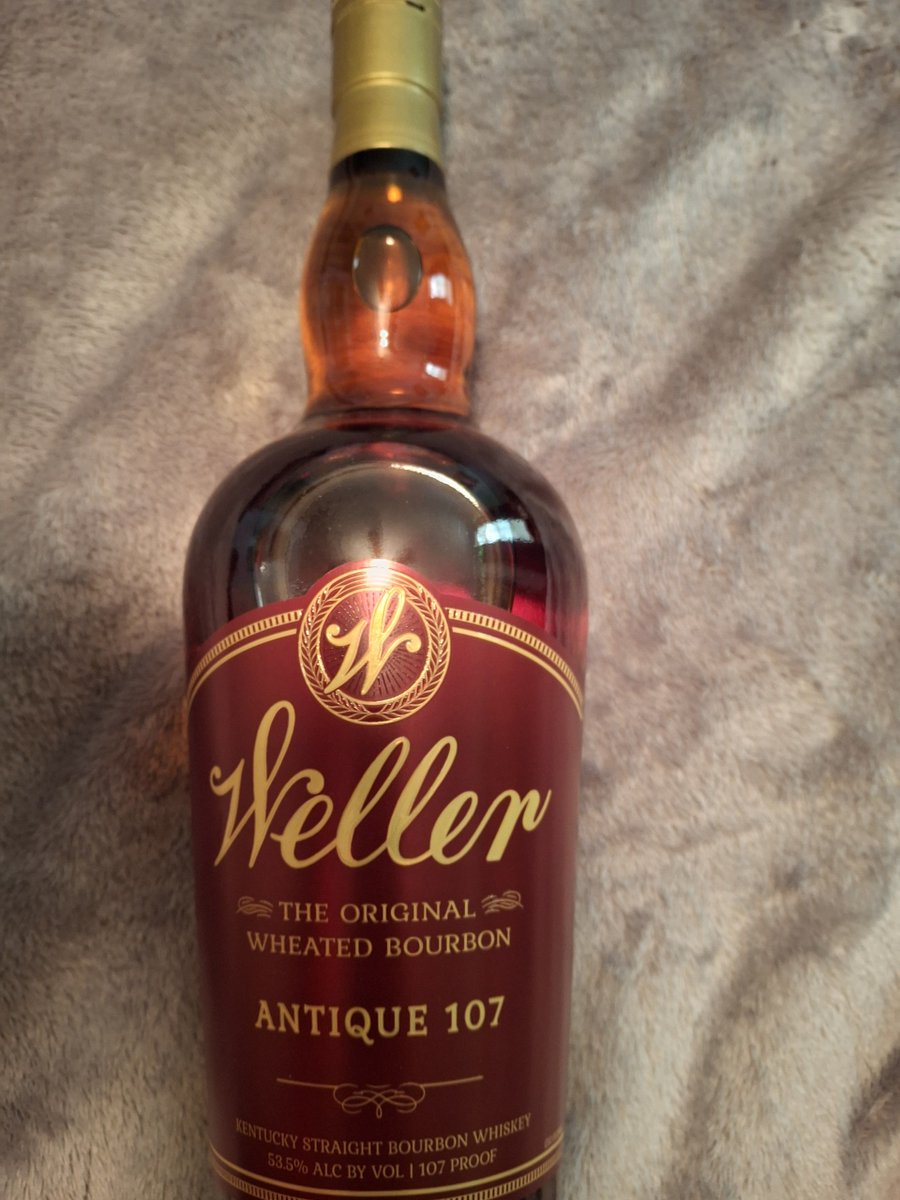 griffith281161's tweet photo. @bourbonwhi55063 50$ I Think its the Best Weller!! https://t.co/HzYtZJ8zut