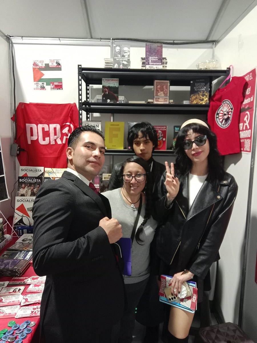 Rodrigo_RMx's tweet photo. Tío Richi @RicardoBSalinas fui a la #XXVFeriaInternacionaldelLibroZócalo, pasé al módulo de las y los jóvenes comunistas, ciudadanos que pagan sus impuestos y NO explotan a trabajadores. Platicando con ellos, nos hicimos la misma pregunta:
¿Cuando va a pagar lo que debe?
Saludos https://t.co/c91v7WycBV