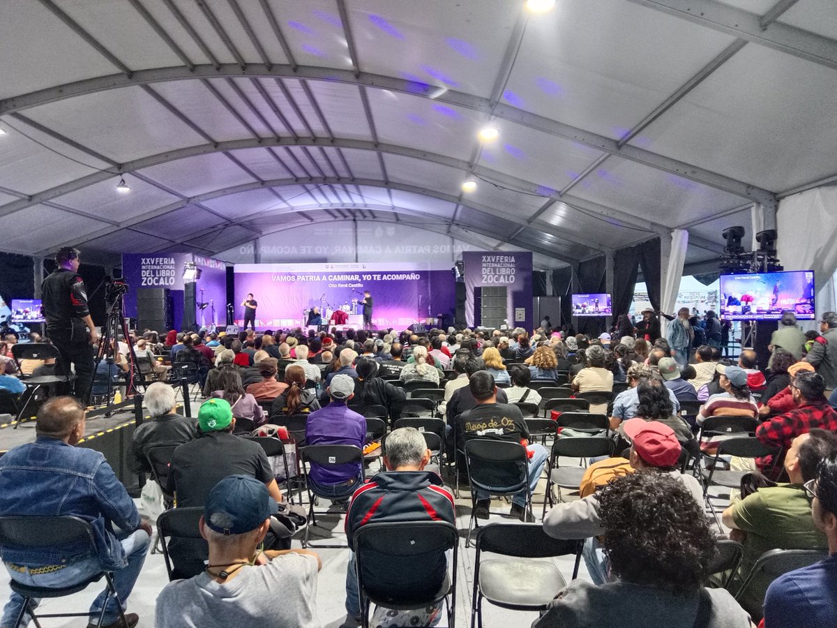Rodrigo_RMx's tweet photo. Tío Richi @RicardoBSalinas fui a la #XXVFeriaInternacionaldelLibroZócalo, pasé al módulo de las y los jóvenes comunistas, ciudadanos que pagan sus impuestos y NO explotan a trabajadores. Platicando con ellos, nos hicimos la misma pregunta:
¿Cuando va a pagar lo que debe?
Saludos https://t.co/c91v7WycBV