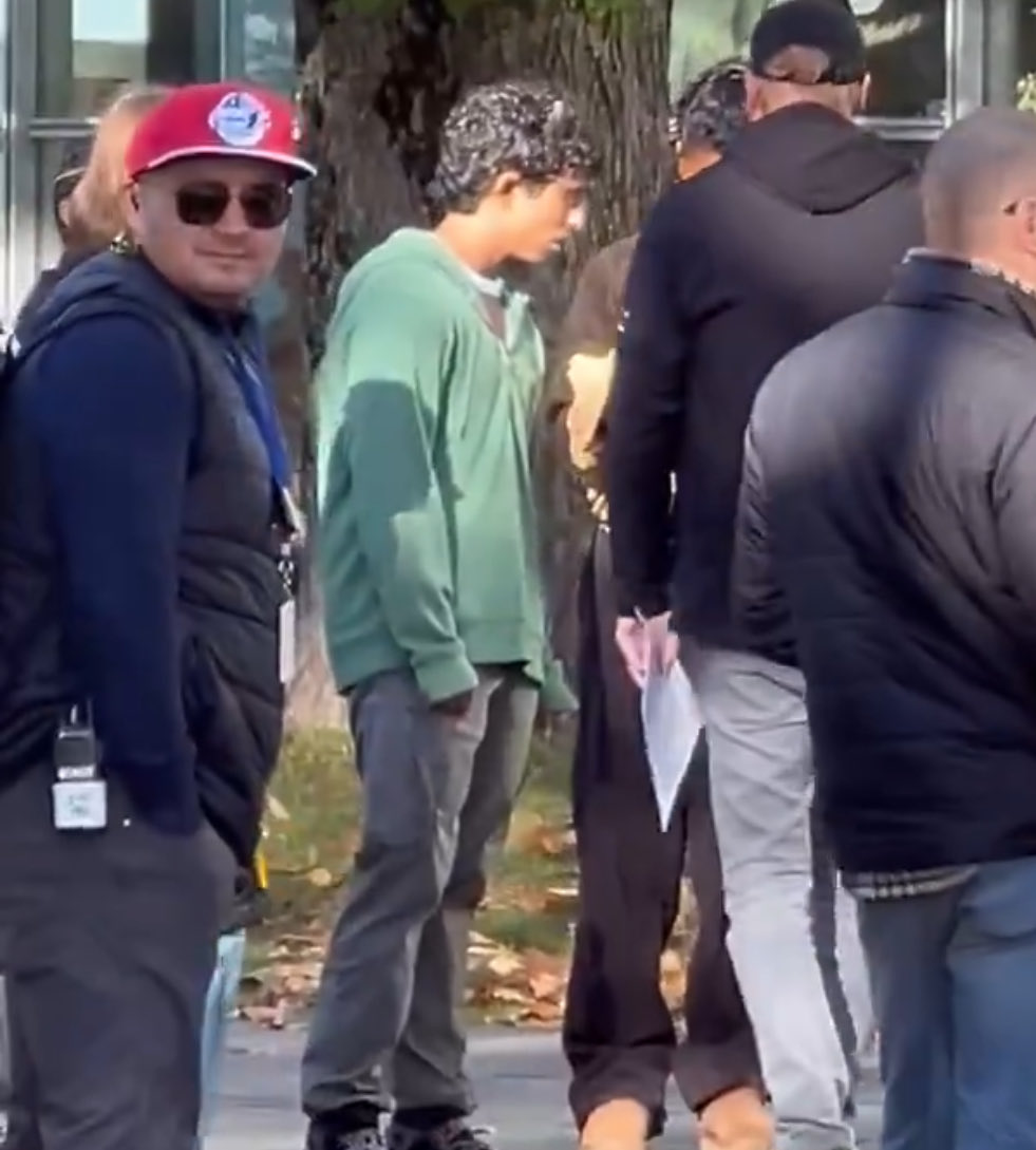 i love grover’s earthy toned outfit 🤏🌱