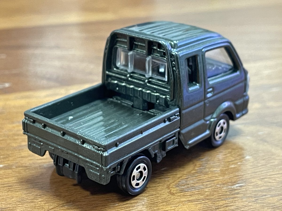 今日買ったトミカ
スズキ スーパーキャリイ
造形リアルすぎて最高
サスペンション硬くて全然沈まない