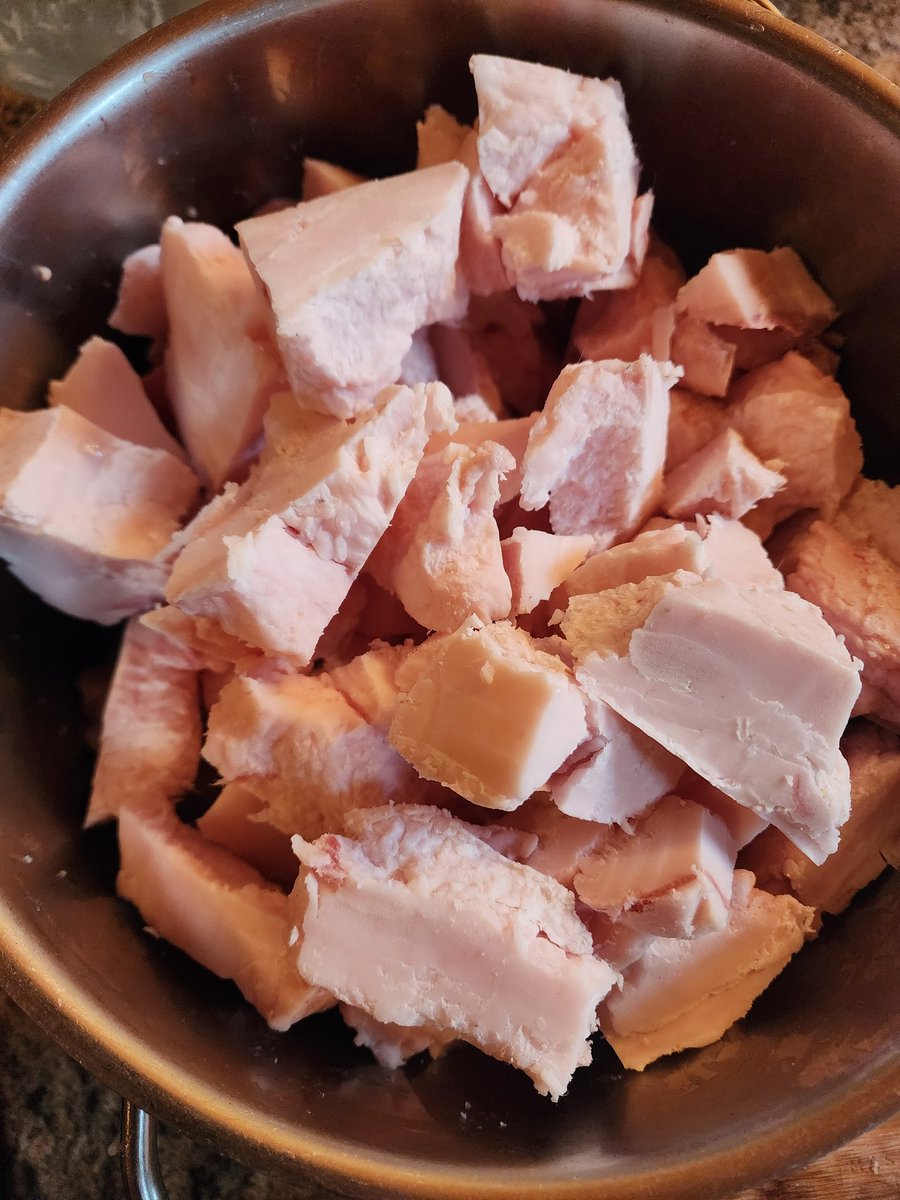 AliciaAmarilyn's tweet image. Supposedly if you grind your fat before rendering it you yield more rendered fat &amp;amp; less &quot;cracklings&quot;

This one bear provided me a year or two of the world&apos;s best cooking oil🐻