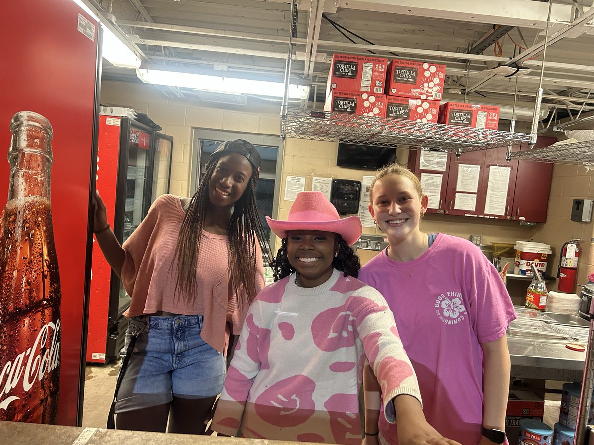 acmladytigerbb's tweet image. Lady Tigers running the concession stand like a
BOSS!! Gotta love those smiles! @ConsolHS @CSISDAthletics @AMCHSTigerClub 
#ServiceToOthers