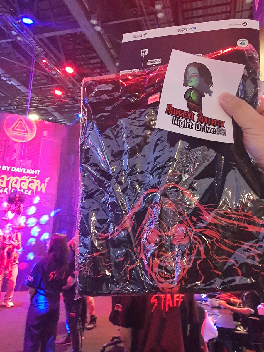 Dead by Day Light at Gamescom Asia X Thailand Game Show. They has Krasue model on display, looks awesome and gore. So I went by and have a chat with dev and give them my Krasue sticker. Then they gave me Krasue T- shirt in exchange!  #gamescomasia #DeadbyDaylight #คืนหลอนซ่อนทาง