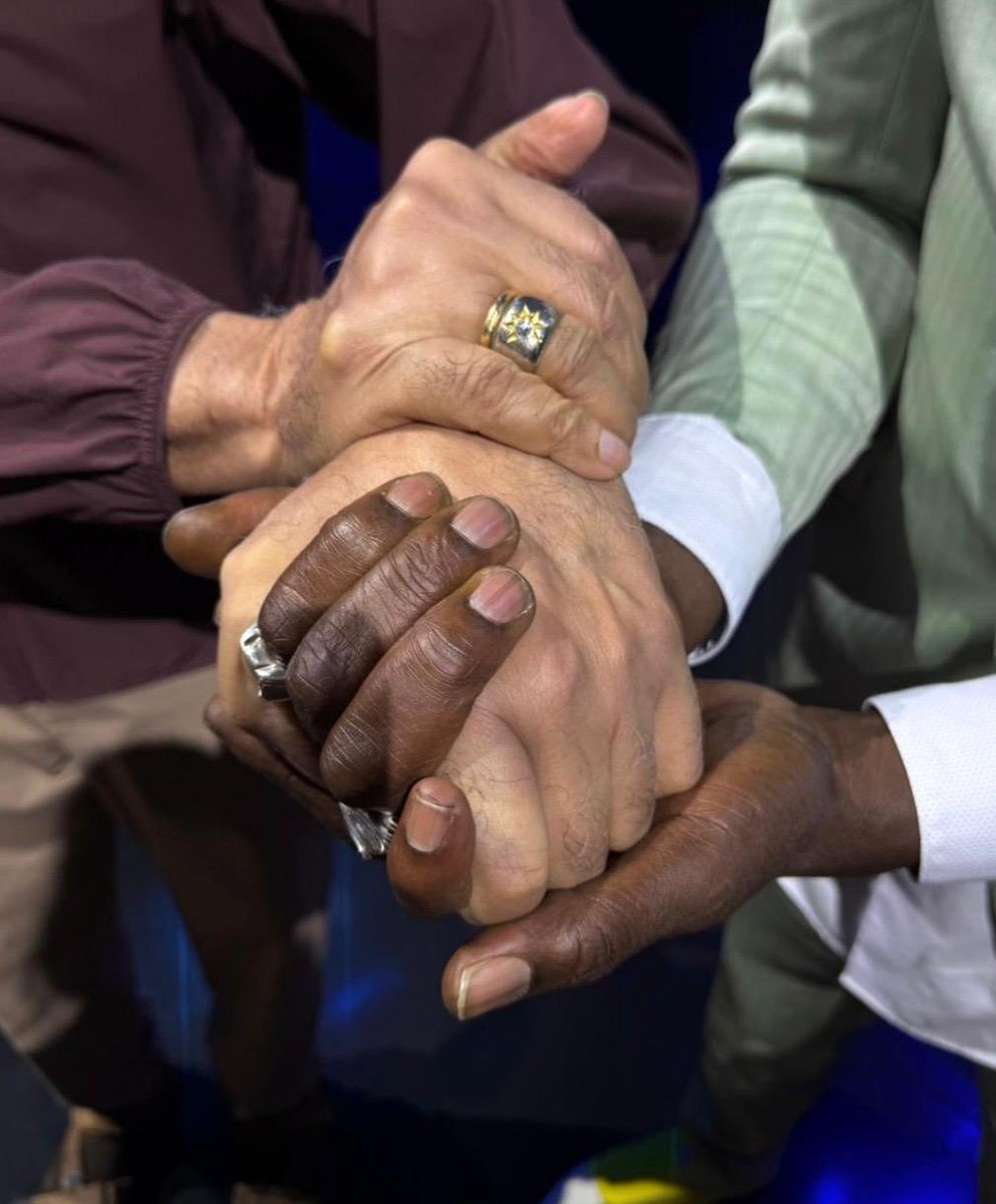 gilbertogil's tweet image. #EquipeGil servindo spoiler do convidado de hoje. Algum chute?