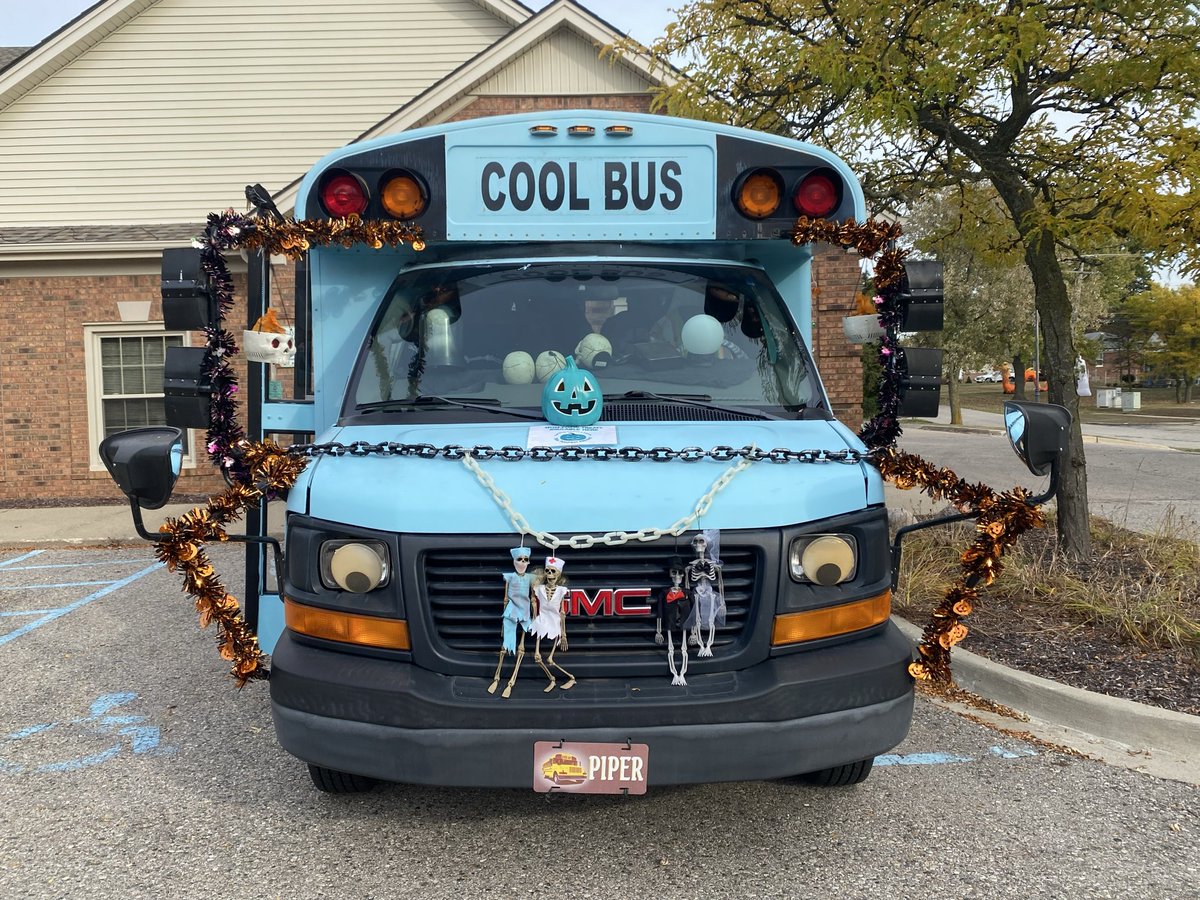 AshleyDeMoss7's tweet photo. #TrunkOrTreat #SchoolBus #ThomasBuiltBuses #GMC #GhoulBus #SpookyBus #CreepyBus #HauntedBus #HauntedSchoolBus #GhostBus Piper’s first Trunk And Treat this year! She was a scream! 👻🧛‍♀️🧙‍♀️💀🎃 https://t.co/qKPVRFBQxx