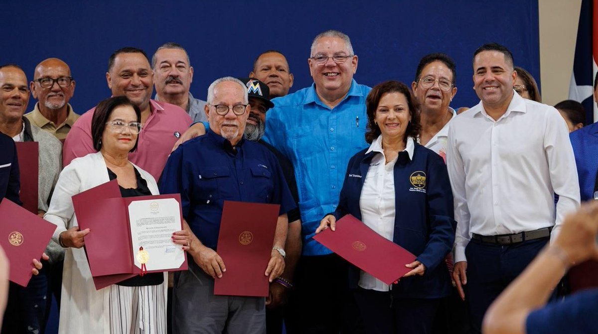 #DRD 
Hoy reconocimos la trayectoria de 112 empleados de Recreación y Deportes con 30 años ó más en el servicio público.
¡¡SIN CHAPUCEAR!!