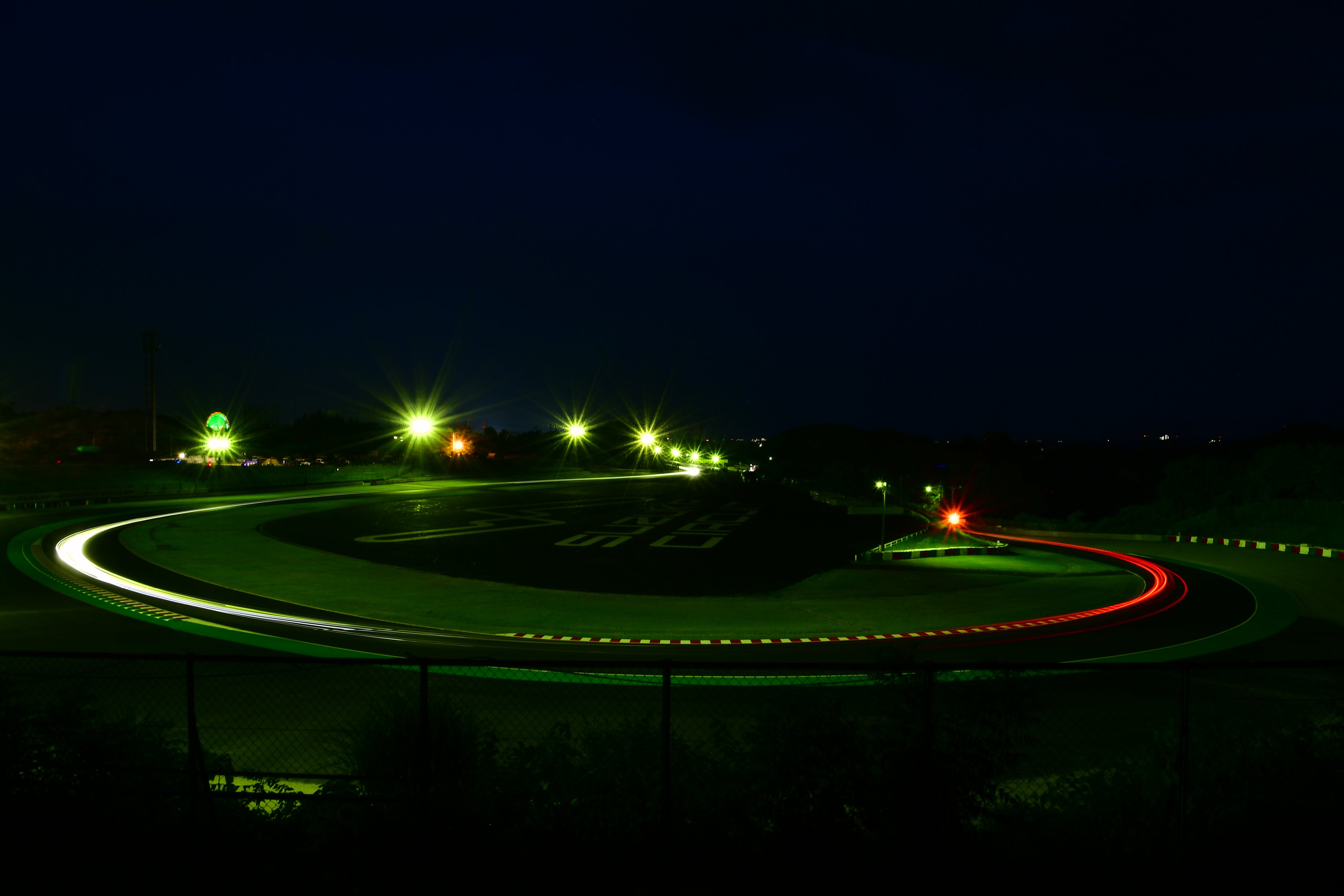 確認用意写真　【新品】レースの模様がはっきりして、ジオードの中もキラキラが うちだとしかず on X: 