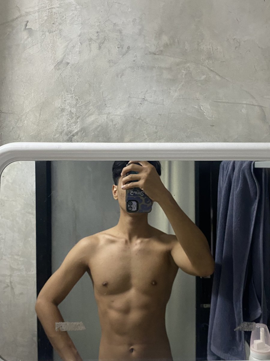 Good morning and wake up
กล้ามไม่ค่อยมี ออกกำลังกายน้อยไปหน่อย😄💪