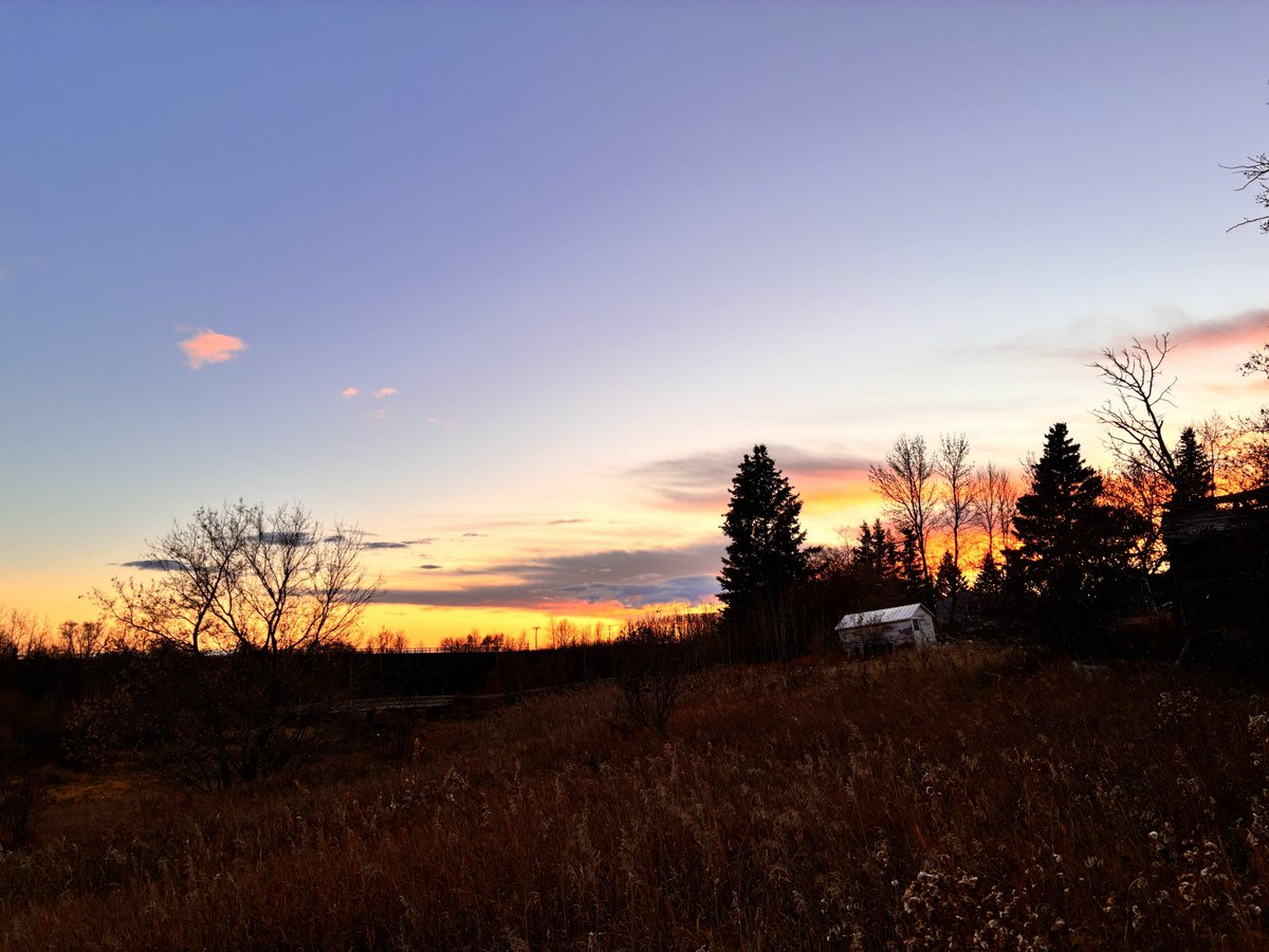 Beautiful sunset to say goodbye to a friend. Rest In Peace,Heidi I’ll miss you for the ages❤️🕯️💔