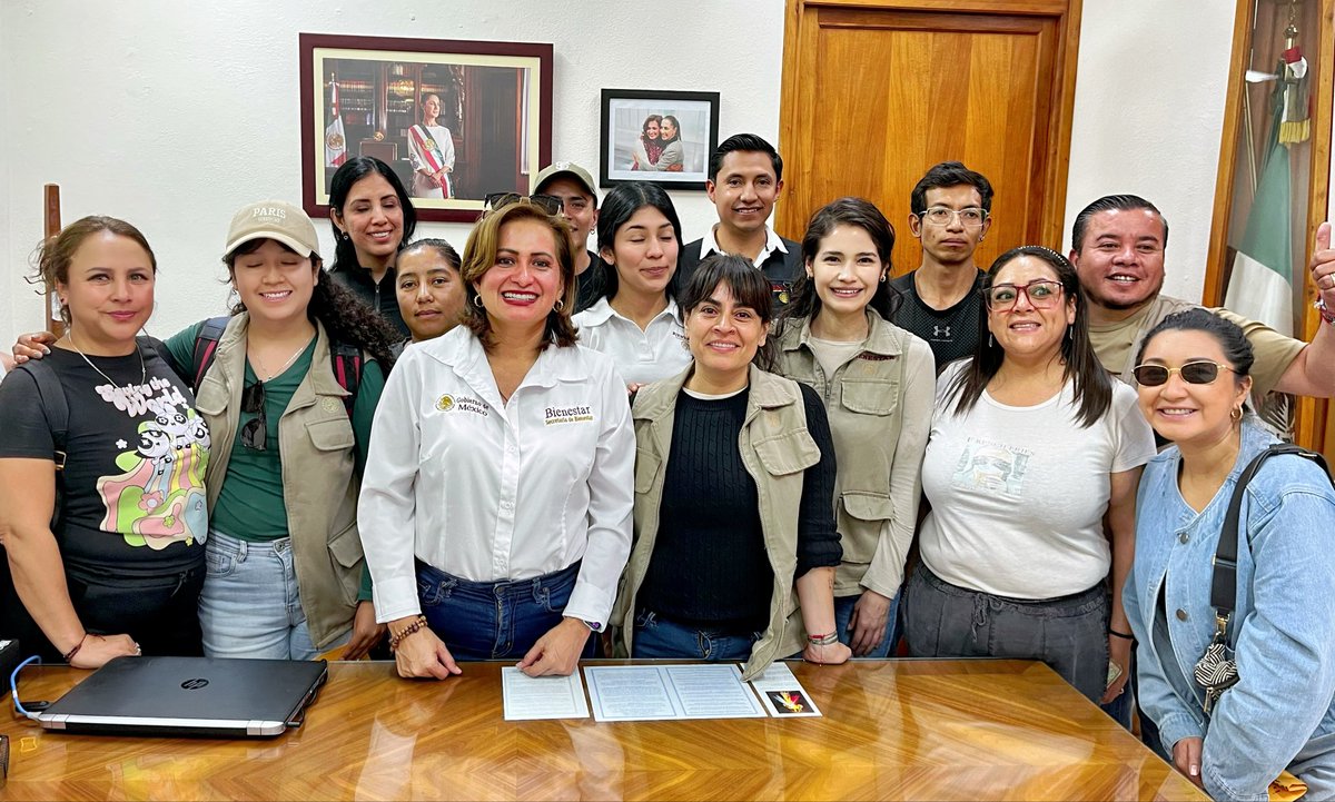 Celebrando un año más de vida y con el privilegio de estar haciendo lo que más me gusta: Trabajar por la gente. ❤️ 🥾🦺
Agradecida con la vida por las experiencias, los aprendizajes y con todas las personas que caminan conmigo en este proyecto de la #4tatransformación. 👟🚶🏻‍♀️
Hoy