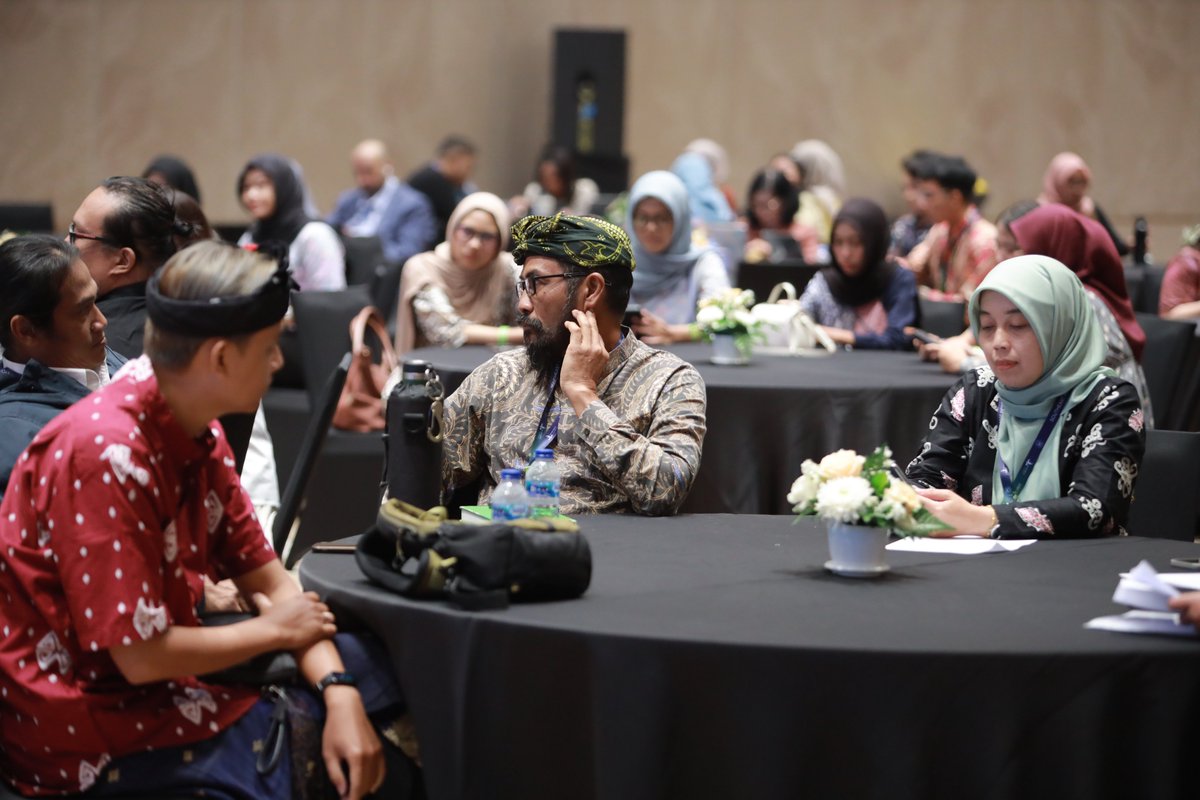 Kami berbagi cerita Get The Fest di The South East Asia Event Forum! (11/10/25)
Festival ini digagas oleh founder kami, Dimas Bagus W, dengan konsep energi dari sampah plastik.
Lewat teknologi pirolisis, Festival ini mampu mandiri energi sekaligus mengatasi masalah sampah plastik