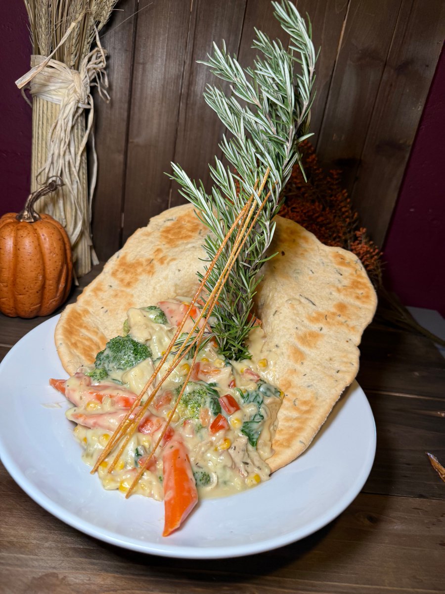 Farm House Friday!
Are you treating yourself to something BIG this weekend?
Hash House A Go Go has you covered! 😁 

For locations near you, visit hashhouseagogo.com/locations/