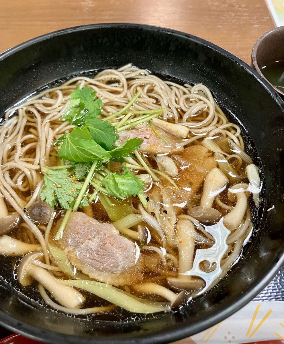 リハビリその2で高尾山
今回初めて3号路を下ってみた
人少なく巨木多くてよき🌳極楽湯で2時間ふやけた後鴨南ソバをいただきました(*´﹃｀*)
11月1日から稲荷山コースも通行止解除との事✨
冬もまた来ようっと