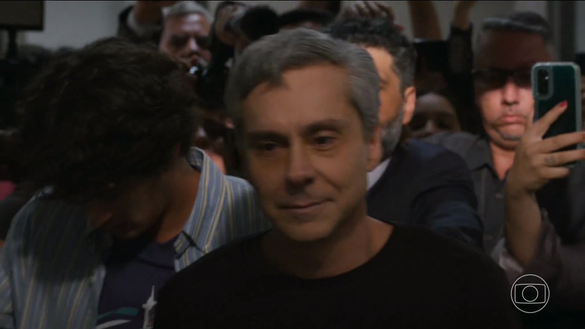 ZAMENZA's tweet image. O Marco Aurélio saindo da cadeia com tornozeleira e aparência de quem tá nas últimas, mas na verdade está excelente  de saúde que nem CERTAS PESSOAS. Isso ficou muito bom. #Valetudo