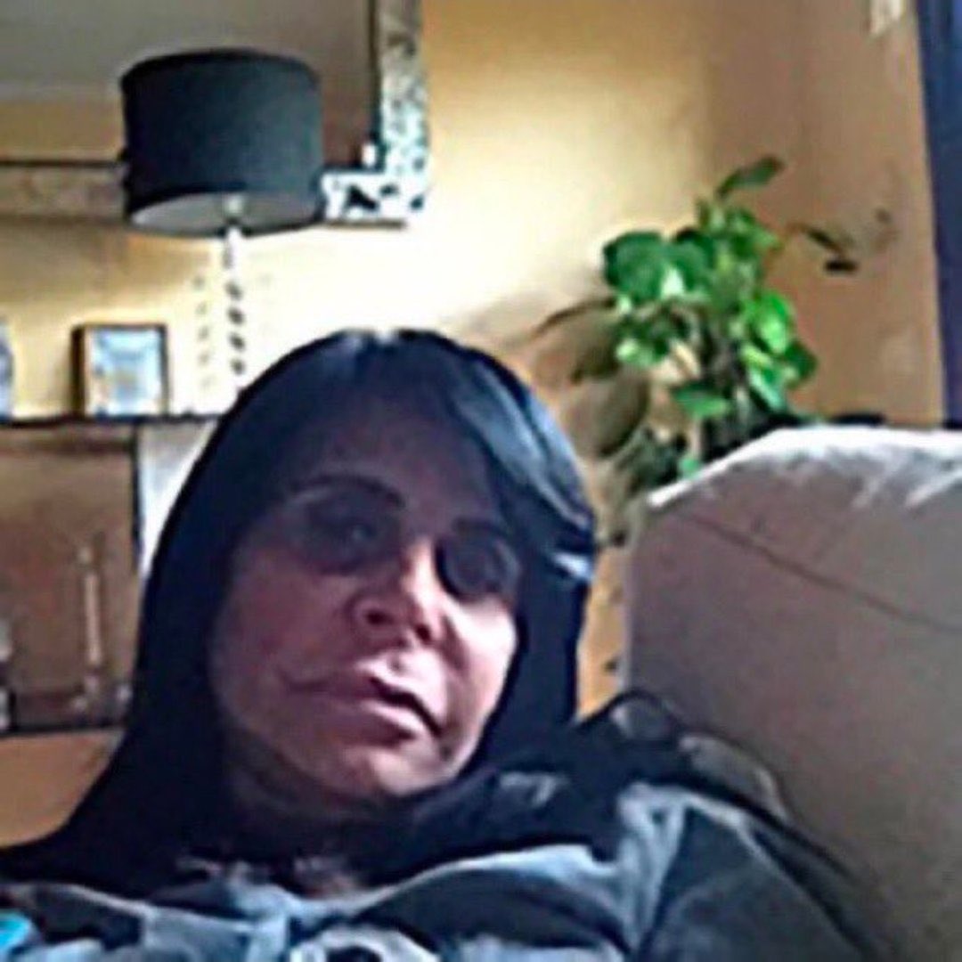 keziaororo's tweet photo. PUTA QUE PARIL 
5 minutos de novela e 20 minutos de comercial #ValeTudo https://t.co/Di2yrqp9fh