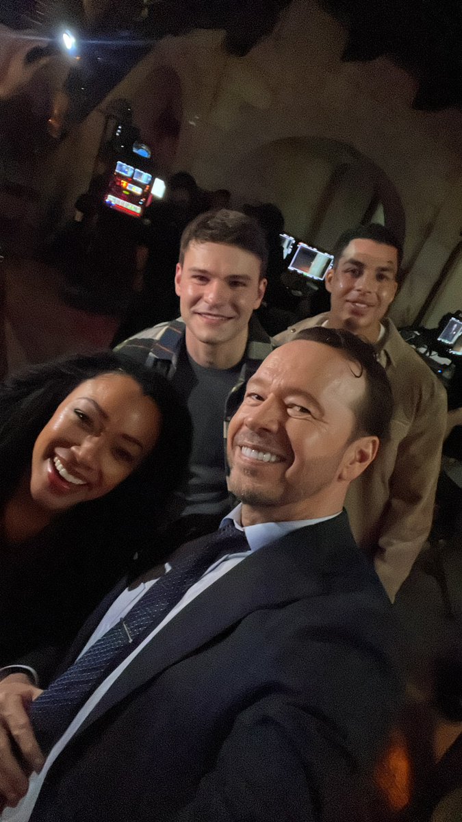 T Minus 1 Hour to liftoff of The #BostonBlue! Premiere episode!

See you at 10/9c! <a href="/CBS/">CBS</a> <a href="/CBSTVStudios/">CBS Studios</a> 

Will be tweeting from set — 💚 for Boston 💙 for The Blue! 

(be sure to add #BostonBlue)!