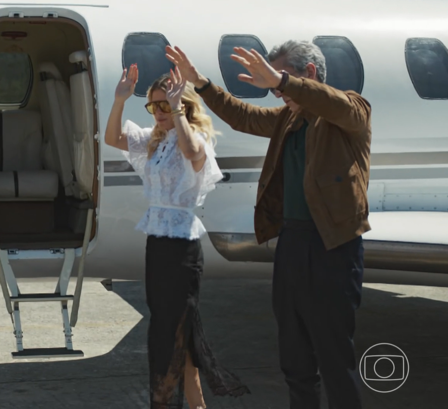 E aí? Alguém empolgado com este último capítulo? 🤔

Por aqui, o sono está batendo! 😴

Já tem meia hora de novela e só tivemos a prisão da Leila e do Marco Aurélio. 

 O resto foi encheção de linguiça! 🥸

#CarlaBittencourtComenta <a href="/carla_bit/">Carla Bittencourt</a>

(📷: Globo)