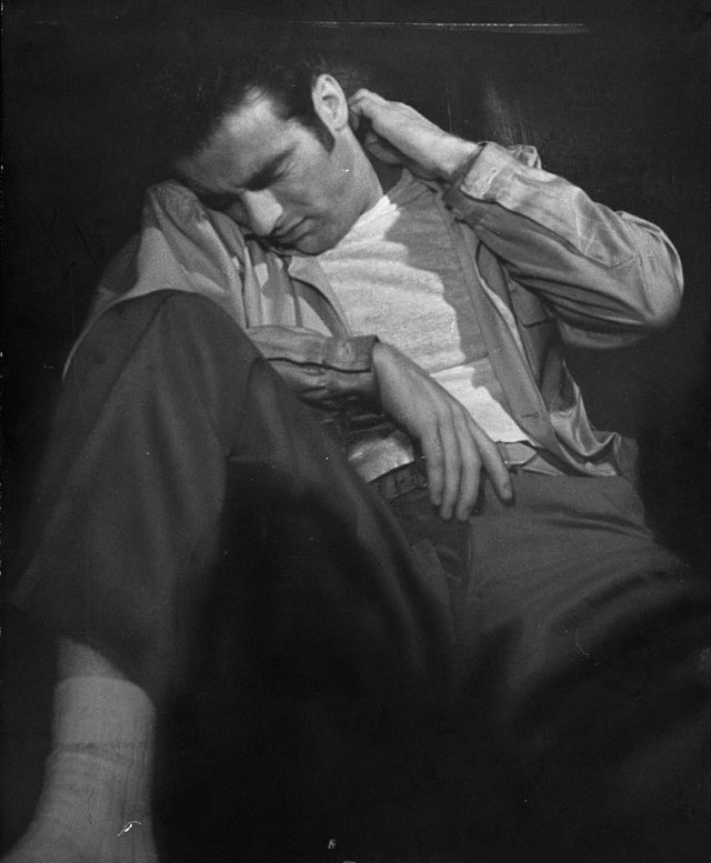 Marvelous Montgomery Clift tweet media