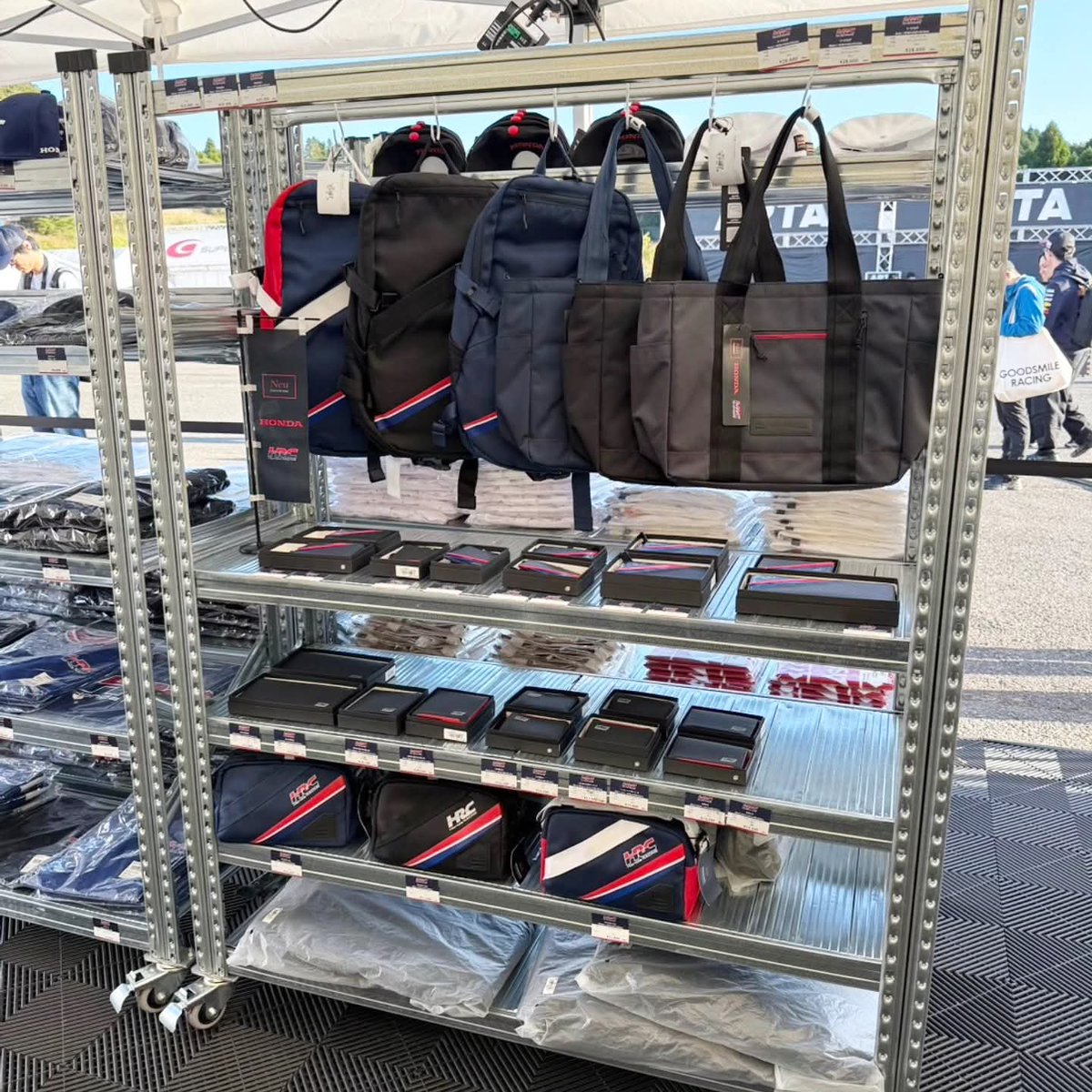 neu_interesse's tweet photo. 2025SUPERGT Round7 オートポリ��
本日予選、明日決勝レース、HONDAブースにてNeu interesse×HRCのコラボ商品を販売しています。ご来店お待ちしております。
#supergt2025 #sugo #neuinteresse #HRC #honda #hondaracing #ノイインテレッセhrc #ノイインテレッセ https://t.co/FxpE8lvsY1