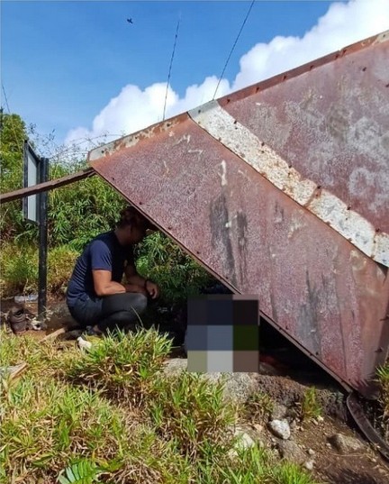 'Kami tak tahu keadaan arwah semakin teruk' -  Rakan nafi tinggalkan Mustaqqeem di gunung

Demikian penjelasan rakan pendaki kepada Allahyarham Mustaqqeem Mansor, 34, yang ditemukan meninggal dunia di Gunung Liang di sini pada Khamis lalu.

Artikel: sinarharian.com.my/article/753026…