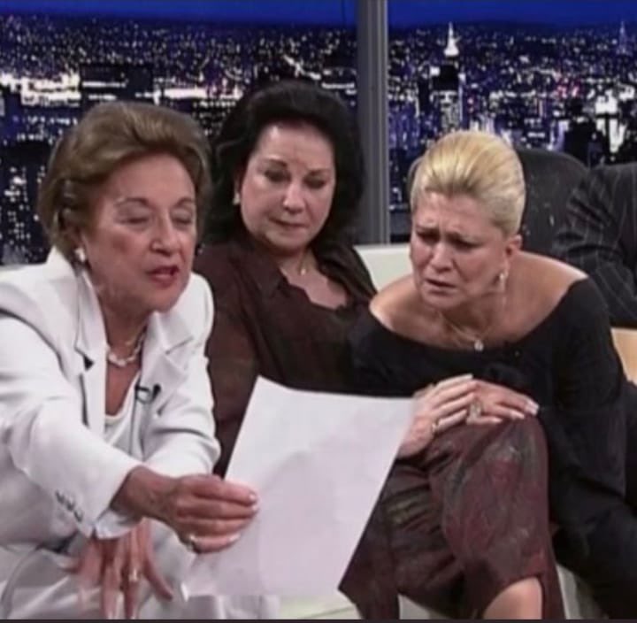 LEWIISJEANS's tweet image. Tenho certeza que se alguém for no túmulo do Gilberto Braga e colocar uns fios condutores no caixão dele, vai gerar energia pro Rio de Janeiro inteiro do tanto que ele deve estar se revirando no túmulo vendo o que fizeram com a novela dele #ValeTudo