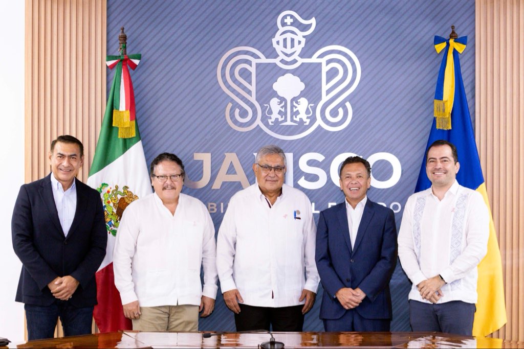 En su gira por #Jalisco, el Srio. Gral. del #SNTE, Mtro. Alfonso Cepeda Salas, dialogó con el gobernador <a href="/PabloLemusN/">Pablo Lemus Navarro</a> para revisar el avance en la atención a las demandas de los agremiados a <a href="/snte16oficial/">SNTE Sección 16 2022-2026</a> y #Sección47 en la entidad.
#DiálogoParaLograrAcuerdos