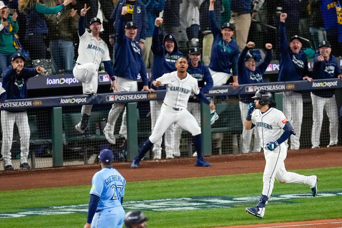 Mariners's tweet photo. O-M-Geno. #SeizeTheMoment https://t.co/RsXjbn6hiT