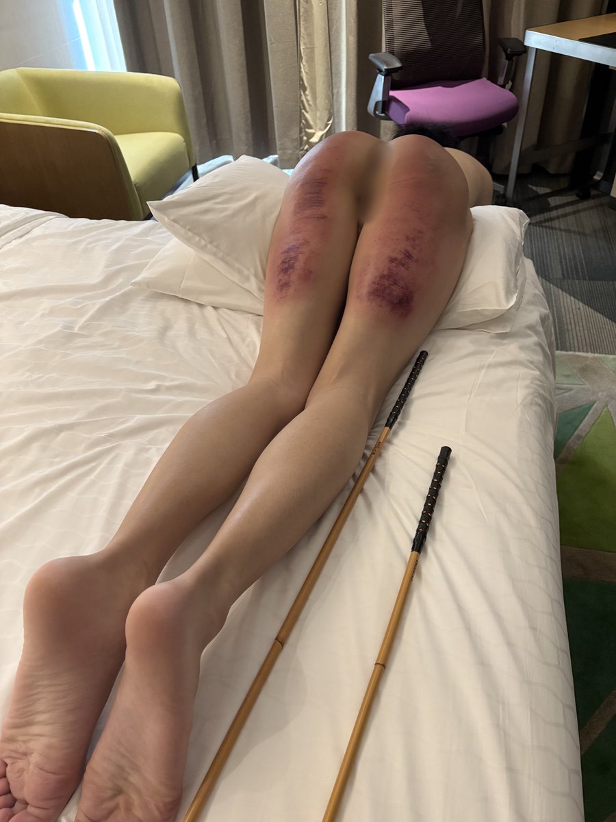 浅更一波香香饭😋，绝美痕迹。画师 <a href="/Shaoshan_Tong/">少山</a> 
#sp #藤条 #女主男贝