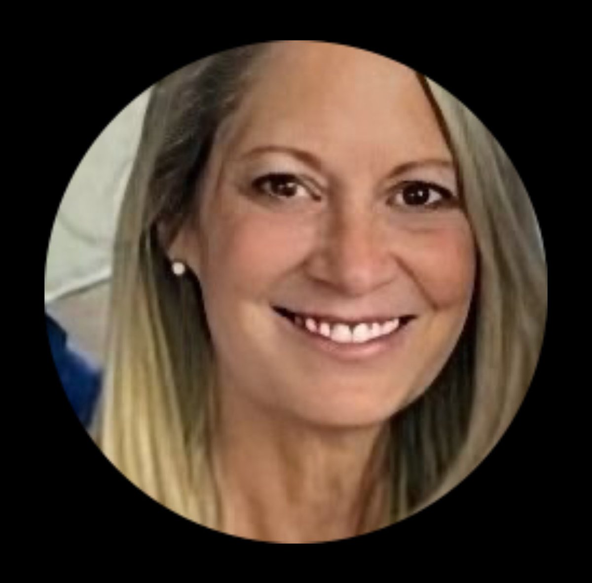 <a href="/JillJohnson1028/">Jill Johnson</a> You might wanna swab the crease funk outta those droopy eyelid flaps from time to time, Jill.
It appears to be impeding your ability to see clearly.